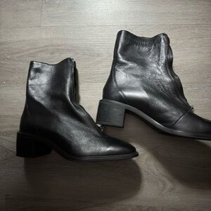 Women Zara boots!